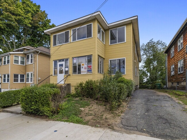 17 Tesla Ave, Unit 2 in Medford, MA - Foto de edificio - Building Photo