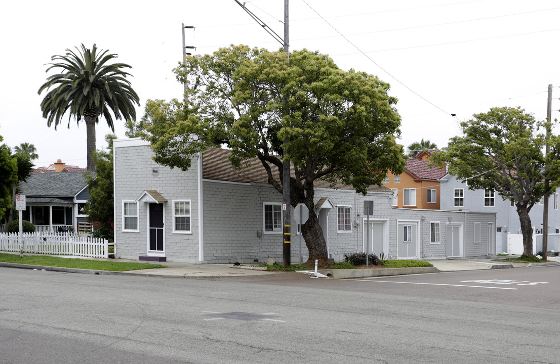 421-423 S Tremont St in Oceanside, CA - Foto de edificio