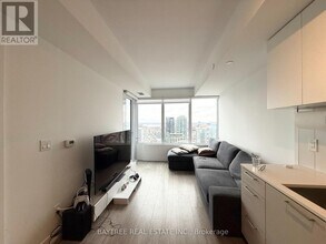 19 Western Battery Rd in Toronto, ON - Building Photo - Building Photo