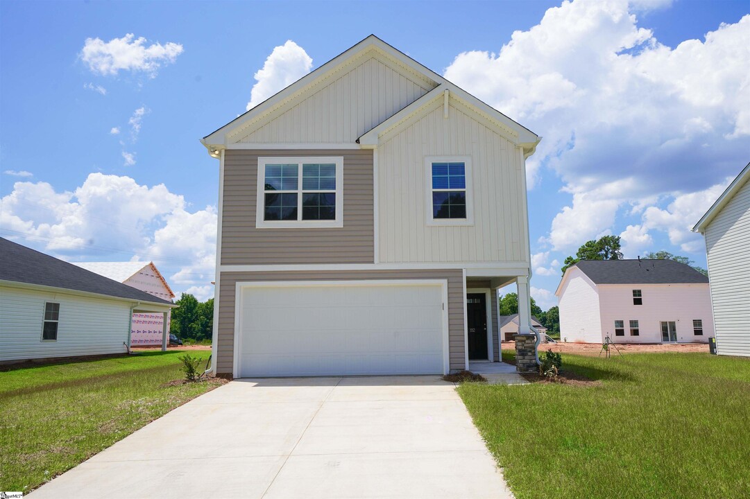 112 Myers Ln in Laurens, SC - Building Photo