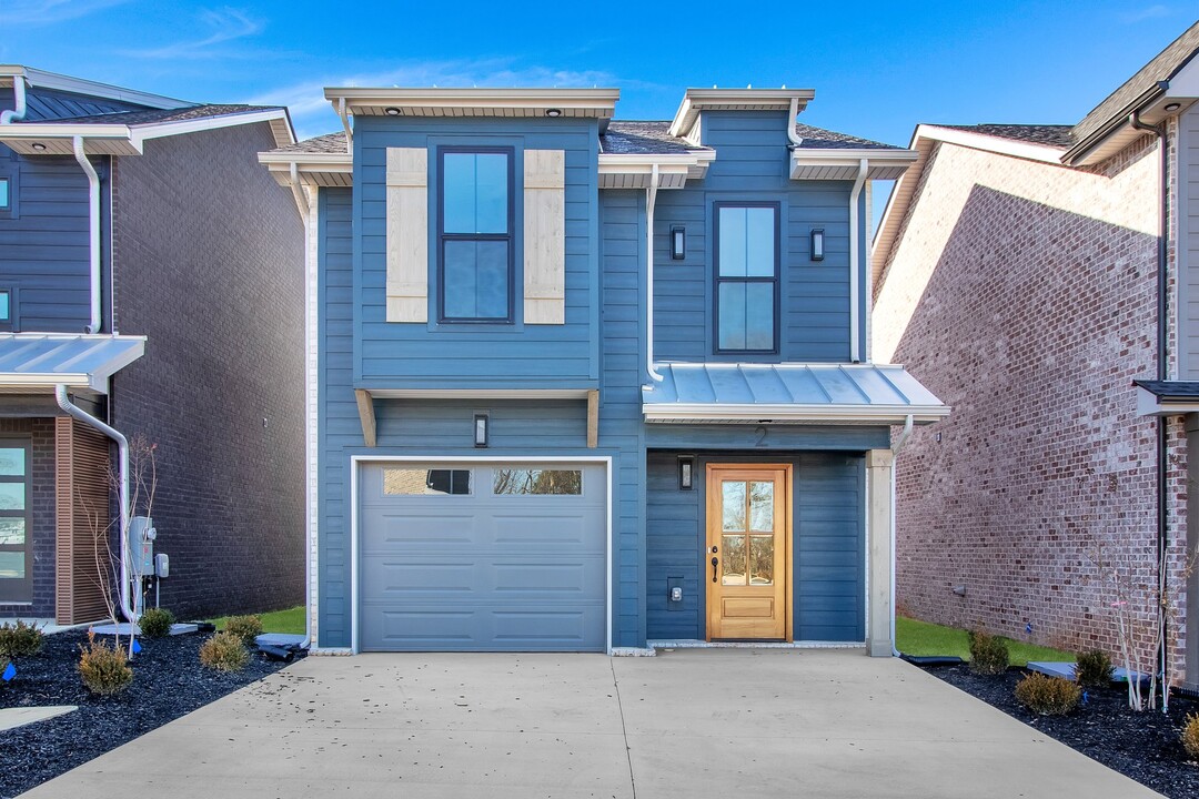 2 Dutch Dr in Clarksville, TN - Building Photo