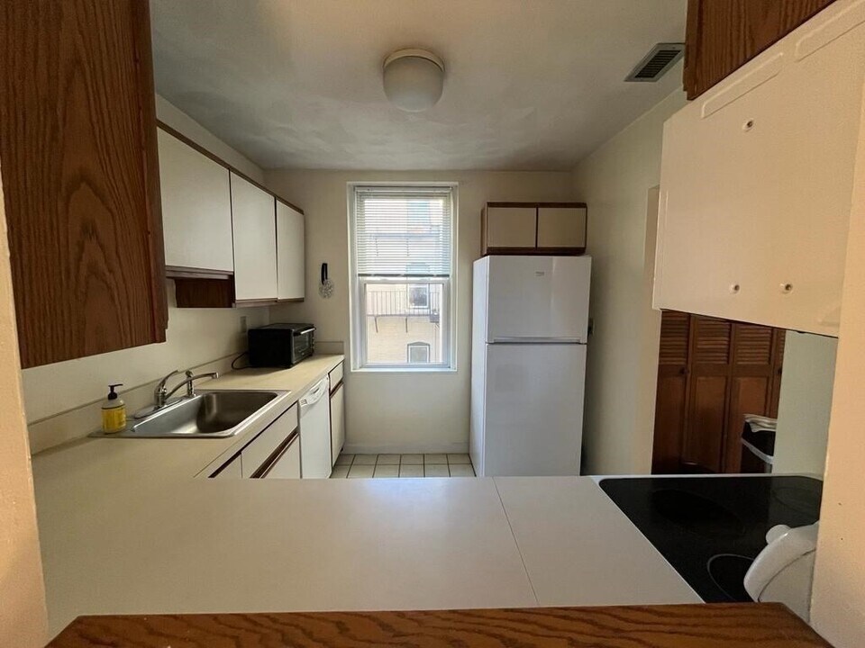 88 Gordon St, Unit 304 in Boston, MA - Building Photo