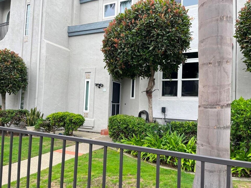 825 N Cleveland St in Oceanside, CA - Building Photo
