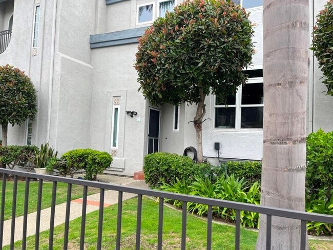 property at 825 N Cleveland St