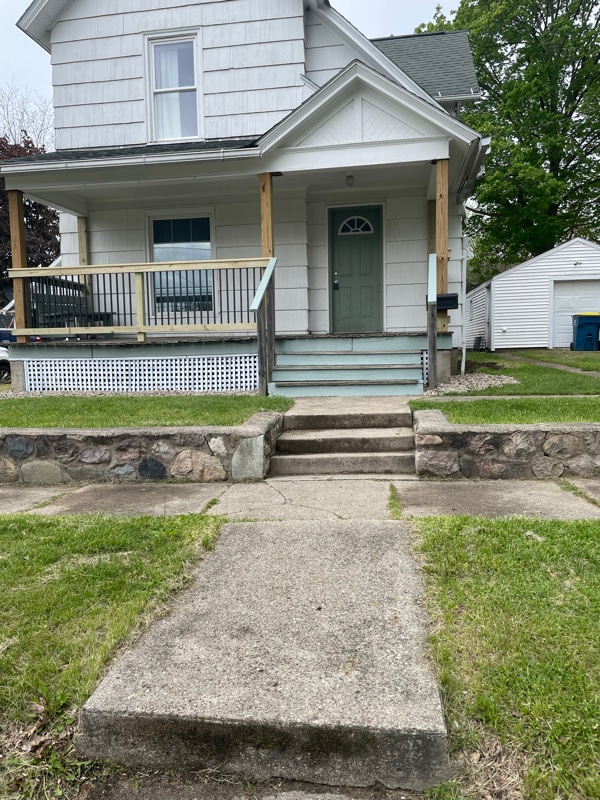 property at 206 S Superior St