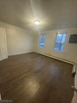 706 Bacheller Ave, Unit 2R in Linden, NJ - Building Photo
