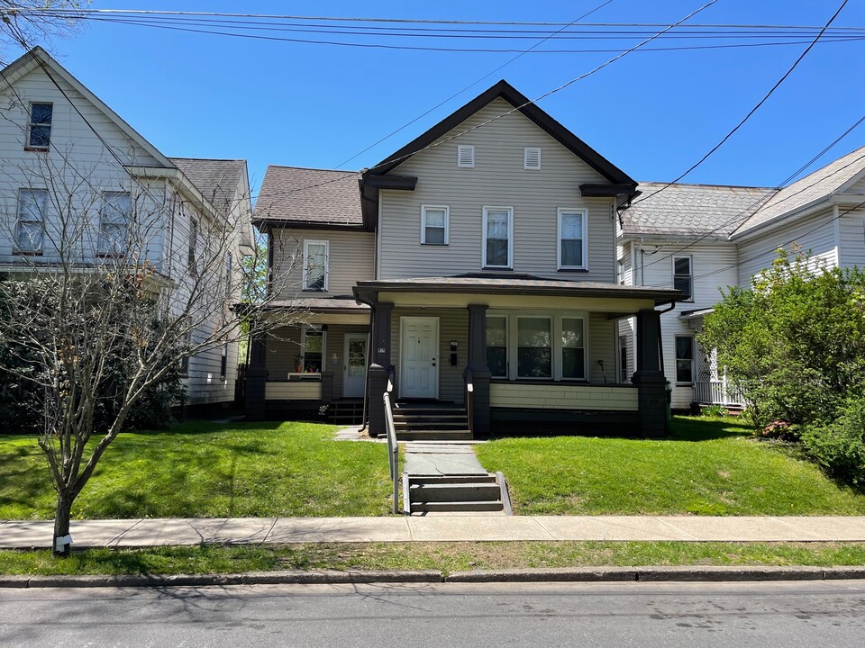 21 N Green St in East Stroudsburg, PA - Building Photo