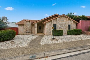 6118 Windy Knoll in San Antonio, TX - Building Photo