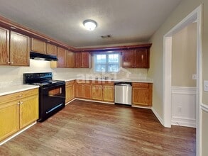 5135 Thorin Oak Cir in Sugar Hill, GA - Building Photo - Building Photo