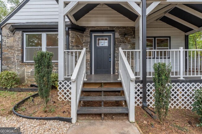 2711 Glenwood Ave SE in Atlanta, GA - Foto de edificio - Building Photo