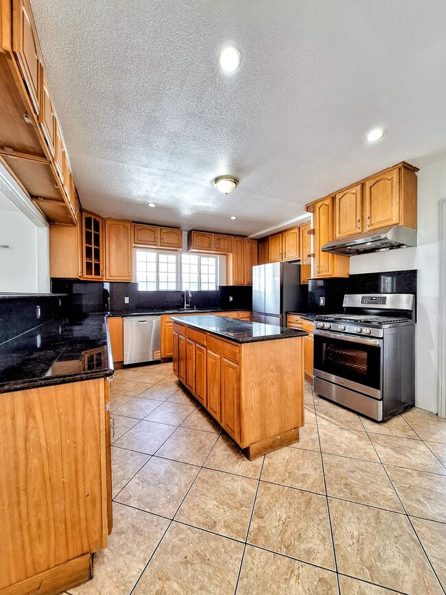 3828 Parish Ave in Fremont, CA - Foto de edificio - Building Photo