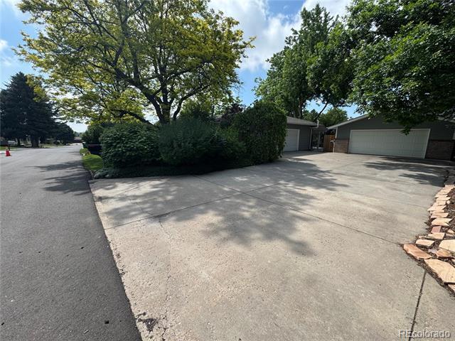 property at 4606 W Ponds Dr