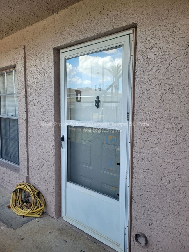 4903 Myrtle Oak Dr in New Port Richey, FL - Building Photo - Building Photo