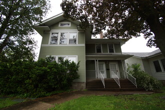 2523 1/2 LeClaire St, Unit 2523 in Davenport, IA - Building Photo - Building Photo