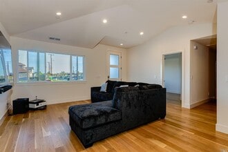 1327 Crestview Ct in Santa Rosa, CA - Building Photo - Building Photo