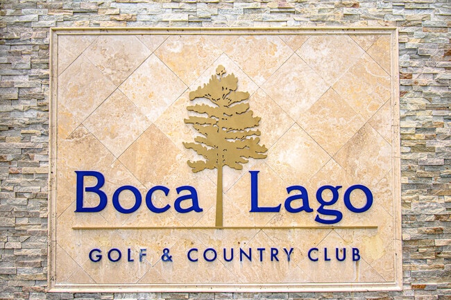 8334 Cypress Ln in Boca Raton, FL - Building Photo - Building Photo