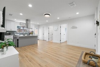 8516 Contour Dr in Austin, TX - Building Photo - Building Photo