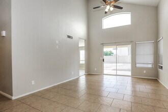 1343 E Helena Dr in Phoenix, AZ - Building Photo - Building Photo
