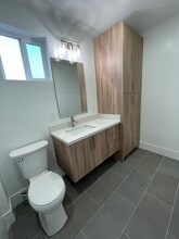 501 Burnett Ave S in Renton, WA - Foto de edificio - Building Photo