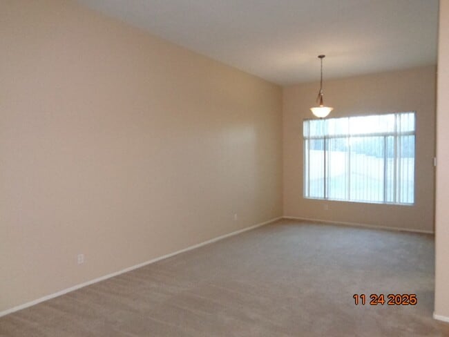 6819 Teasdale St in Lancaster, CA - Building Photo - Building Photo