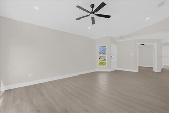 350 Lakebreeze Cir in Lake Mary, FL - Building Photo - Building Photo