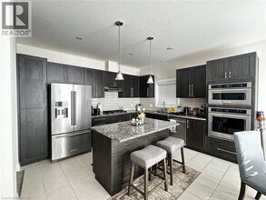 253 Sedgewood St in Kitchener, ON - Building Photo - Building Photo