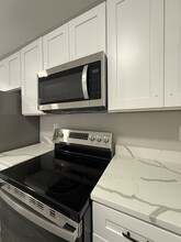 40 Fowler St, Unit 1 in Boston, MA - Foto de edificio - Building Photo
