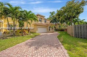 2010 NW 98th Way in Pembroke Pines, FL - Building Photo