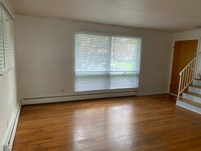 2607 Smith Dr in Endicott, NY - Foto de edificio - Building Photo