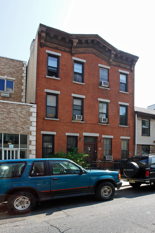 235 16th St in Brooklyn, NY - Building Photo - Building Photo