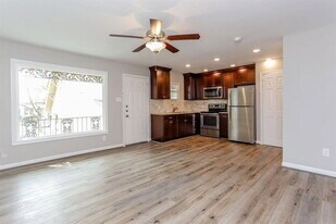 808 W Main St in Houston, TX - Building Photo