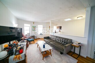 24 St Cyprians Pl, Unit 4R in Boston, MA - Foto de edificio - Building Photo