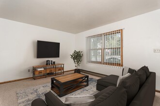 Valley Home Duplexes in Grand Forks, ND - Foto de edificio - Building Photo