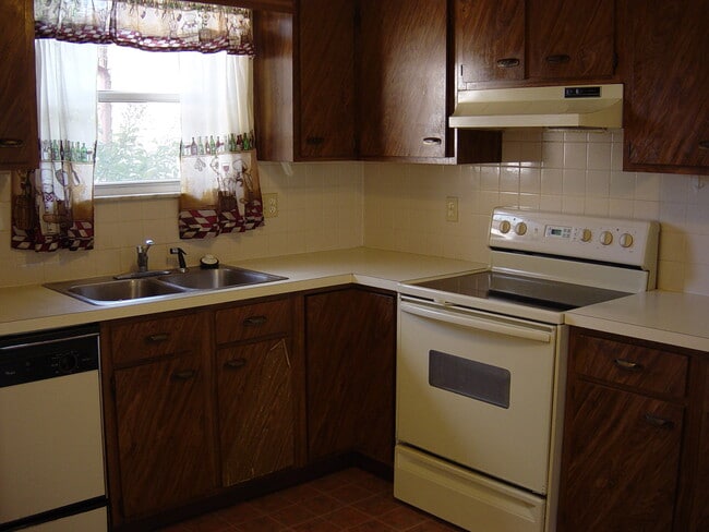 1676 Hightower Dr in Columbus, OH - Foto de edificio - Building Photo