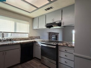 2406 White Birch Dr in Merced, CA - Building Photo - Building Photo