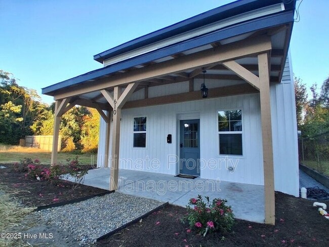 property at 610 N 10th St