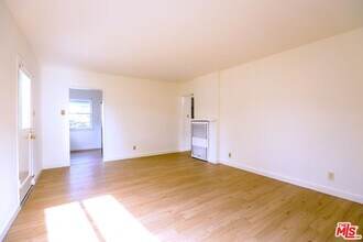 1944 Cloverfield Blvd in Santa Monica, CA - Building Photo - Building Photo