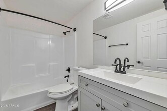4231 N 13th Pl, Unit 110 in Phoenix, AZ - Building Photo - Building Photo