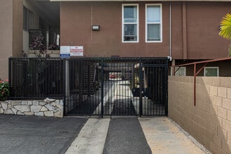 Carson Palms Apartments in Carson, CA - Foto de edificio - Building Photo