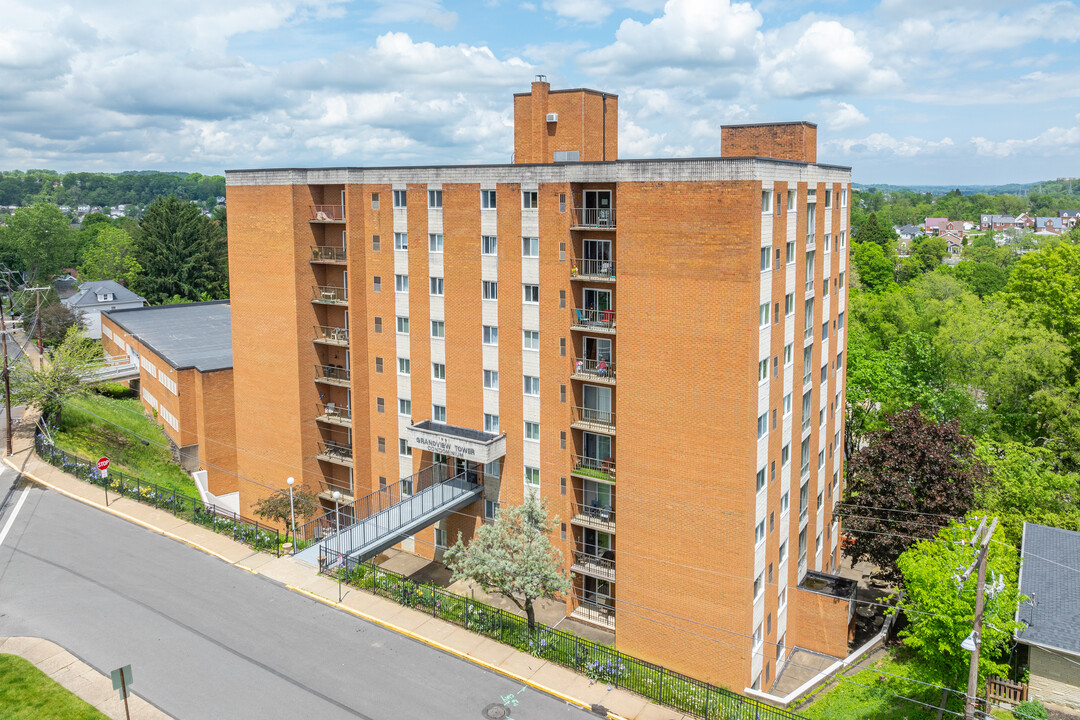 Grandview Tower Condominium in Bridgeville, PA - Foto de edificio