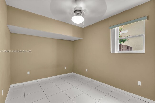 5160 NW 112th Ct in Doral, FL - Building Photo - Building Photo
