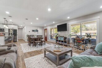 708 Marcia Cir in Mary Esther, FL - Building Photo - Building Photo