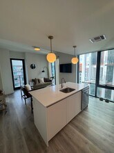 144 NW 32nd St, Unit B1 in Miami, FL - Building Photo - Building Photo