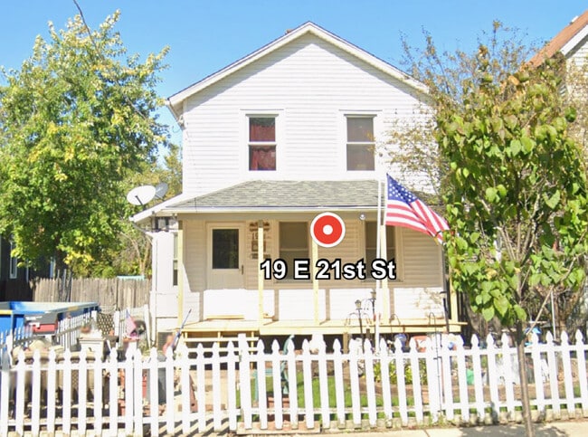 property at 19 E 21st St