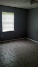 2422 Crystal Hills Loop E in Lakeland, FL - Foto de edificio - Building Photo