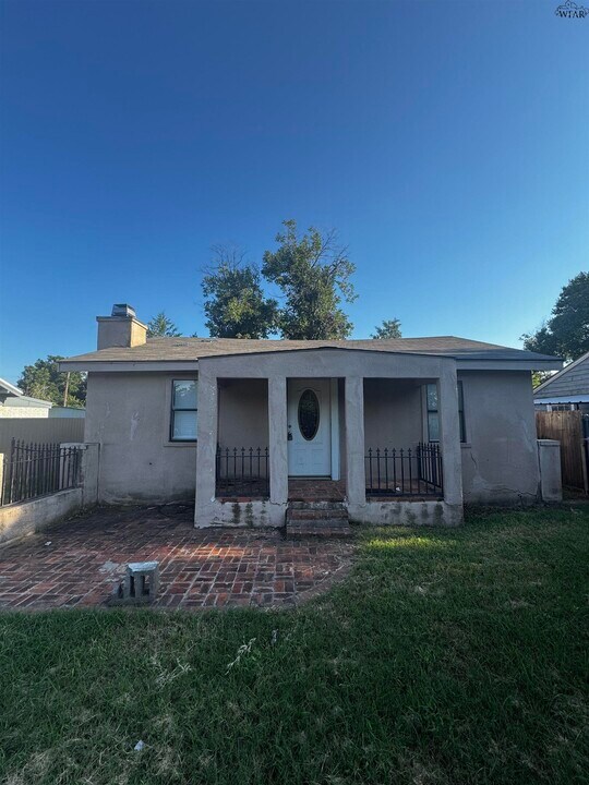 1215 N 7th St in Wichita Falls, TX - Building Photo