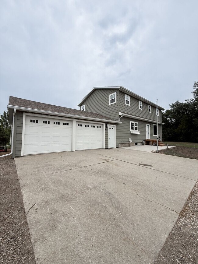 602 Buick Dr in Aberdeen, SD - Foto de edificio - Building Photo