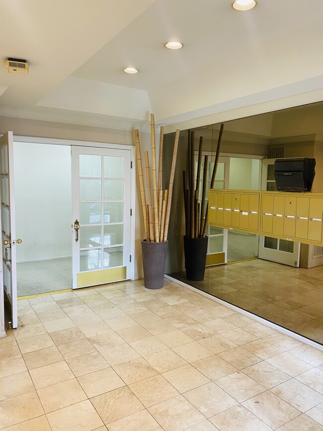 1440 Rexford Dr in Los Angeles, CA - Building Photo - Building Photo