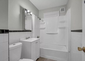 64 Hamilton St, Unit 2nd Floor in Worcester, MA - Building Photo