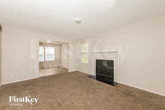 6249 Creekford Ln in Lithonia, GA - Foto de edificio - Building Photo